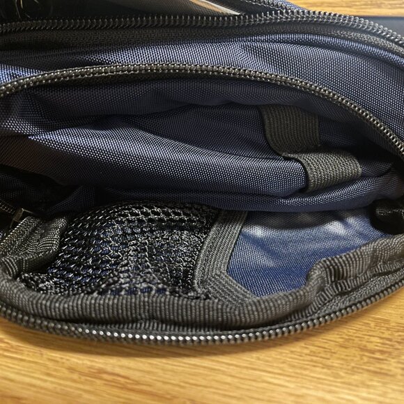 L.L. Bean travel toiletry bag - Picture 3 of 7